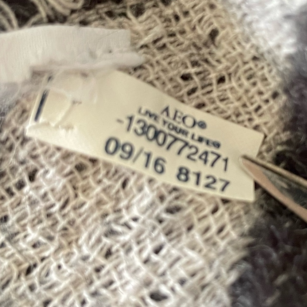 American Eagle Outfitters Gray Cream black Geometric Blanket shawl Aztec nursing - Picture 5 of 6